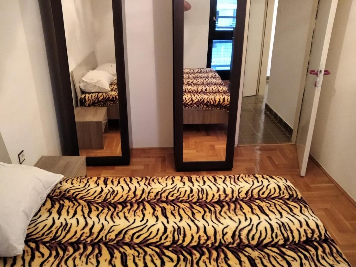 Apartman Senka 2 Lägenhet Podgorica Exteriör bild